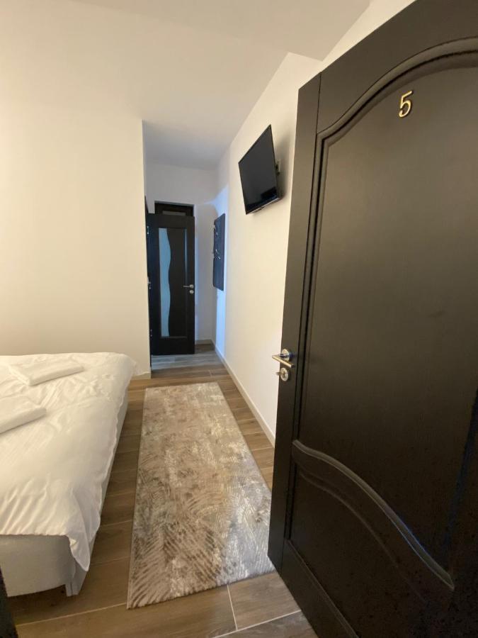 Modern House Hotel Sighetu Marmatiei Exterior photo